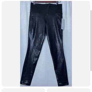 Athletes Salutation Stash Shine Tight